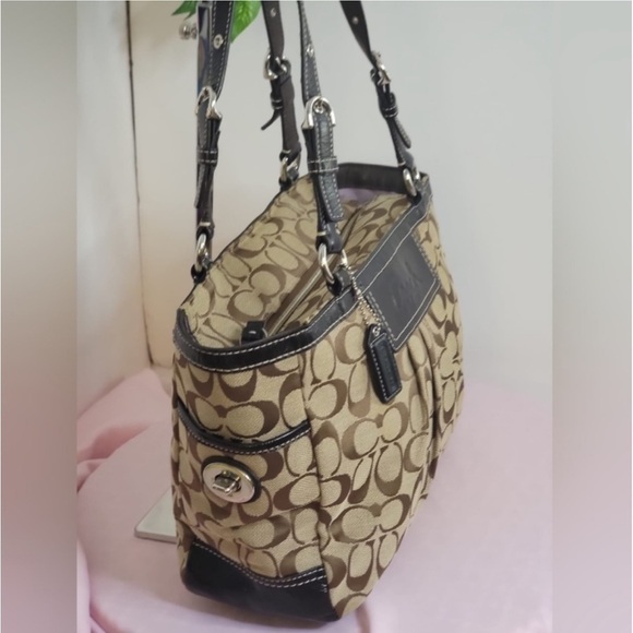 EUC Coach Monogram Shoulder bag - Picture 9 of 10